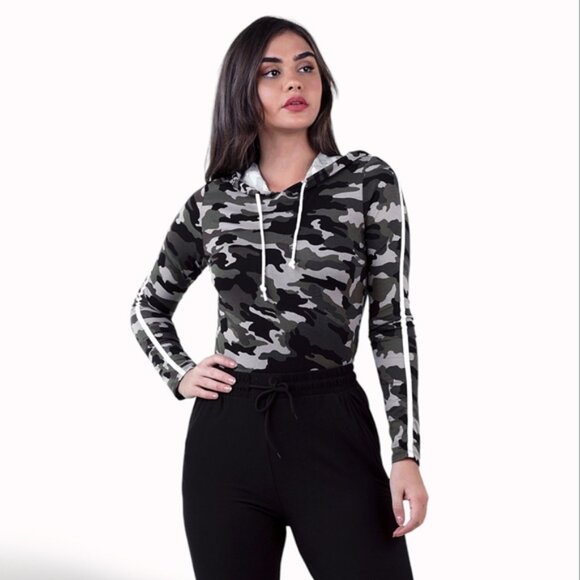 SWS/ACTIVE Cropped Camo Hoodie Pullover Size S (smaller fit) - Picture 2 of 10
